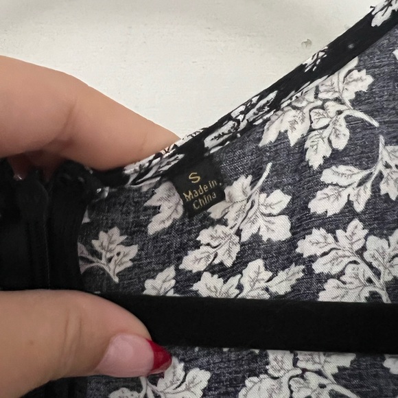 Floral Romper - Picture 5 of 5